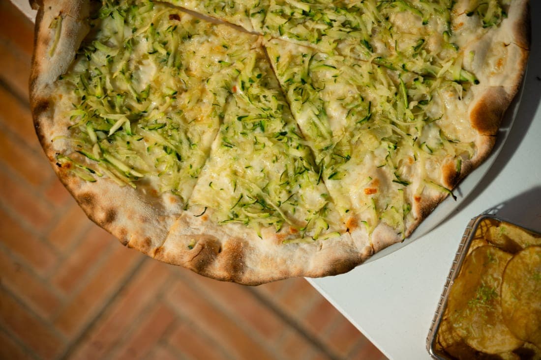 Pizza alle zucchine dell'aperitivo